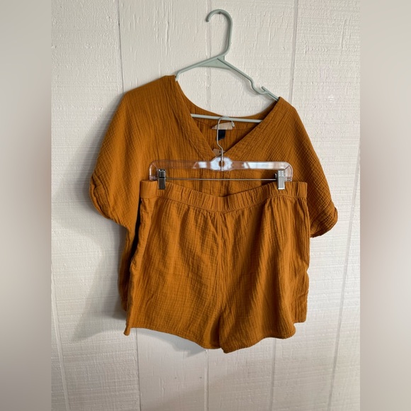 Universal Thread Other - Universal threads two-piece set